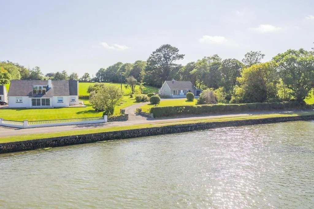 2 Bed Waterfront Property - Close To Courtmacsherry Cork Holiday home